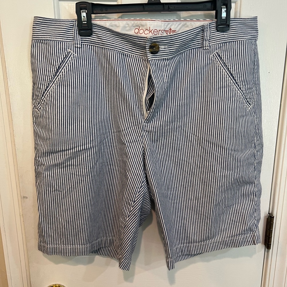 Womens Dockers blue and white stripe Bermuda shorts - size 16